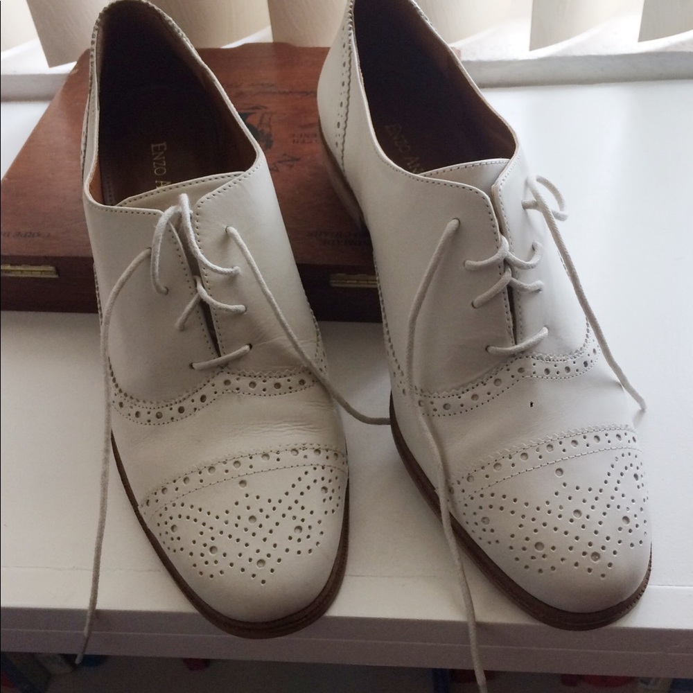 Enzo Angiolini cream wing-tip oxfords 9